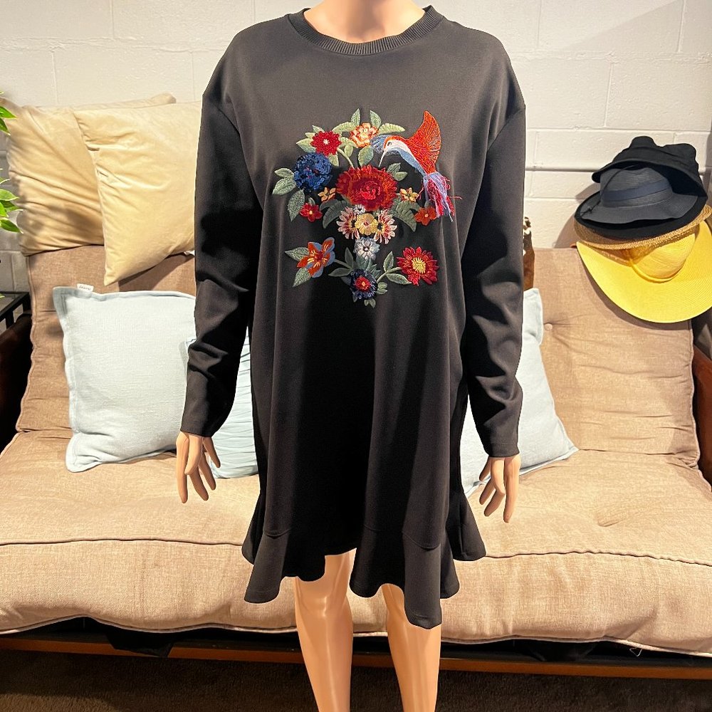Zara Short black dress Size M Long Sleeves Embroidered
